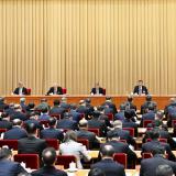 发展社区支持的居家养老，扩大普惠养老服务